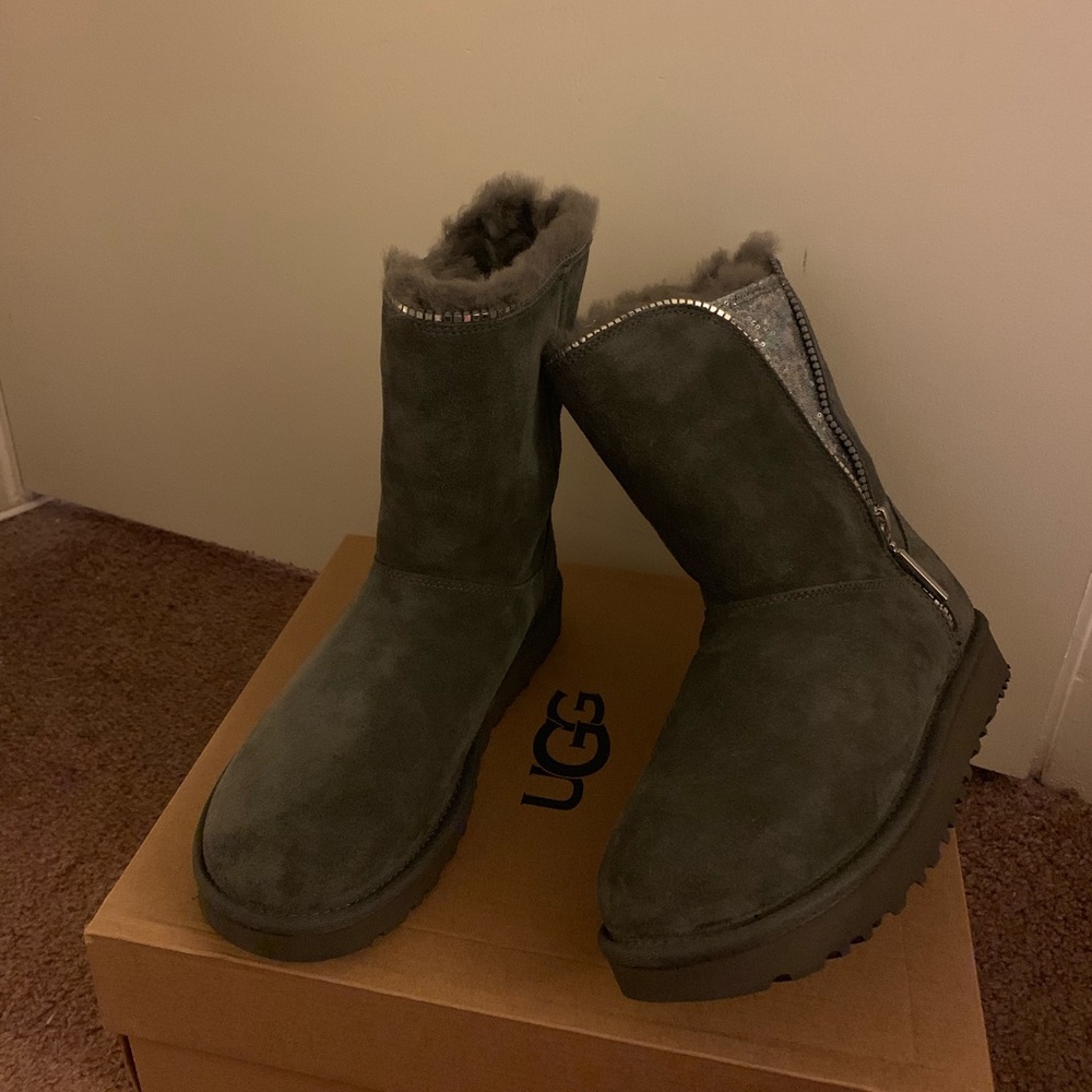 UGG Classic Zip Boots